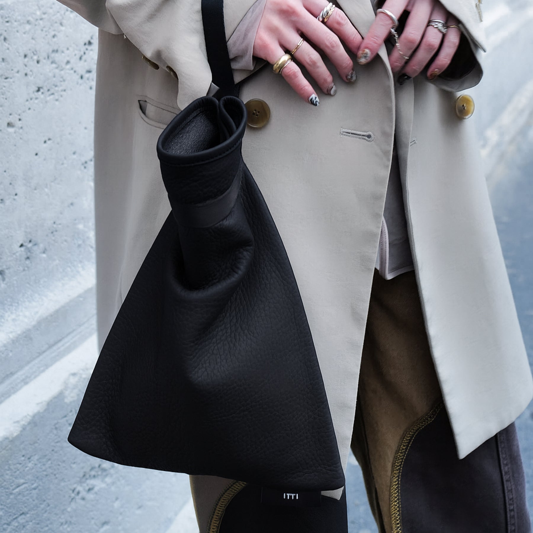 ANNIE RICE BAG iii / DIPLO SKY｜上質シュリンクレザー巾着バッグ 本