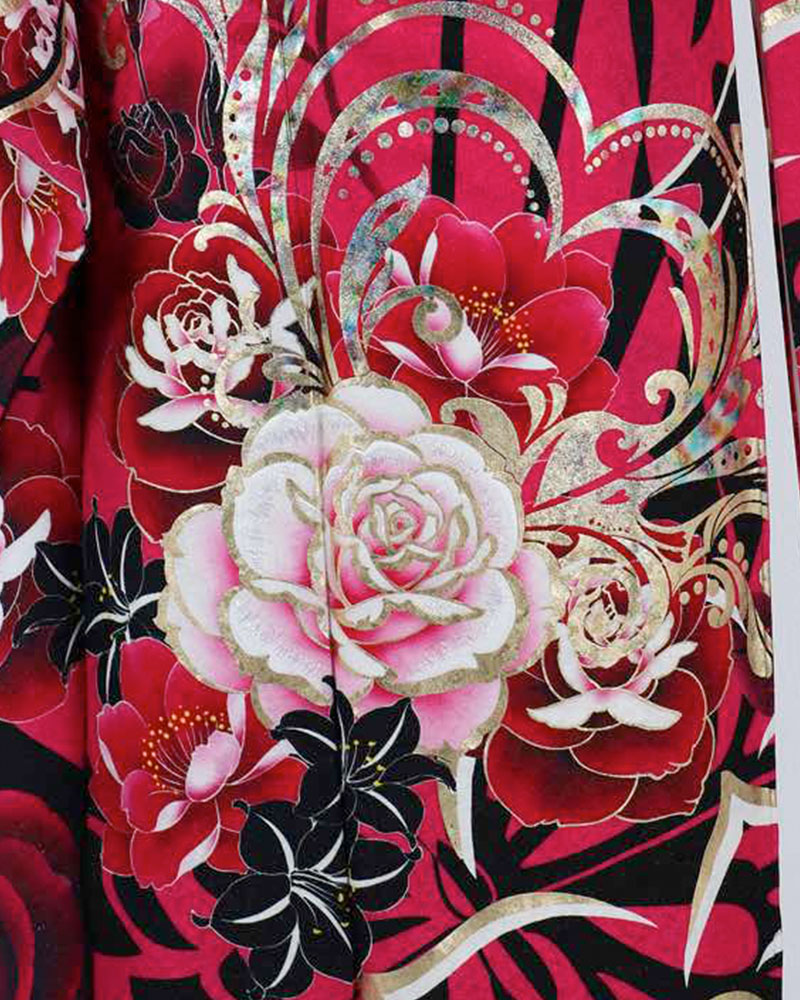 振袖 | 濃いピンク地に黒白暈し 蝶と薔薇とハート模様 | 着物ネット