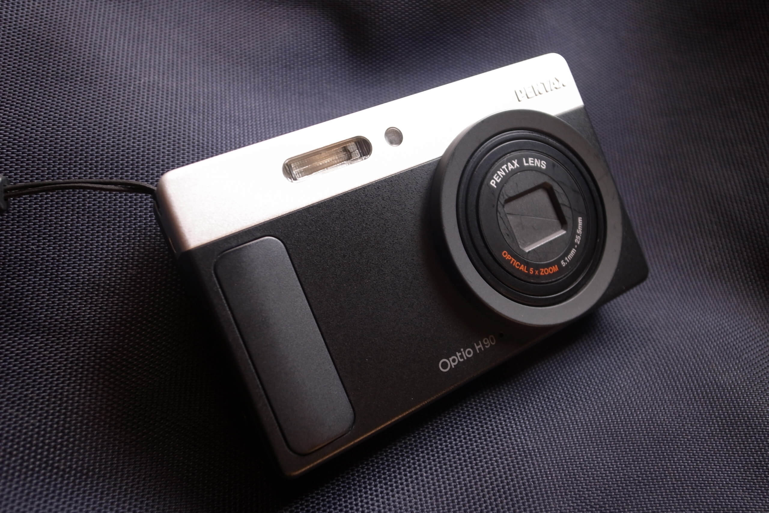 これぞミニマルなオールドコンデジ。Pentax Optio H90がやって来た