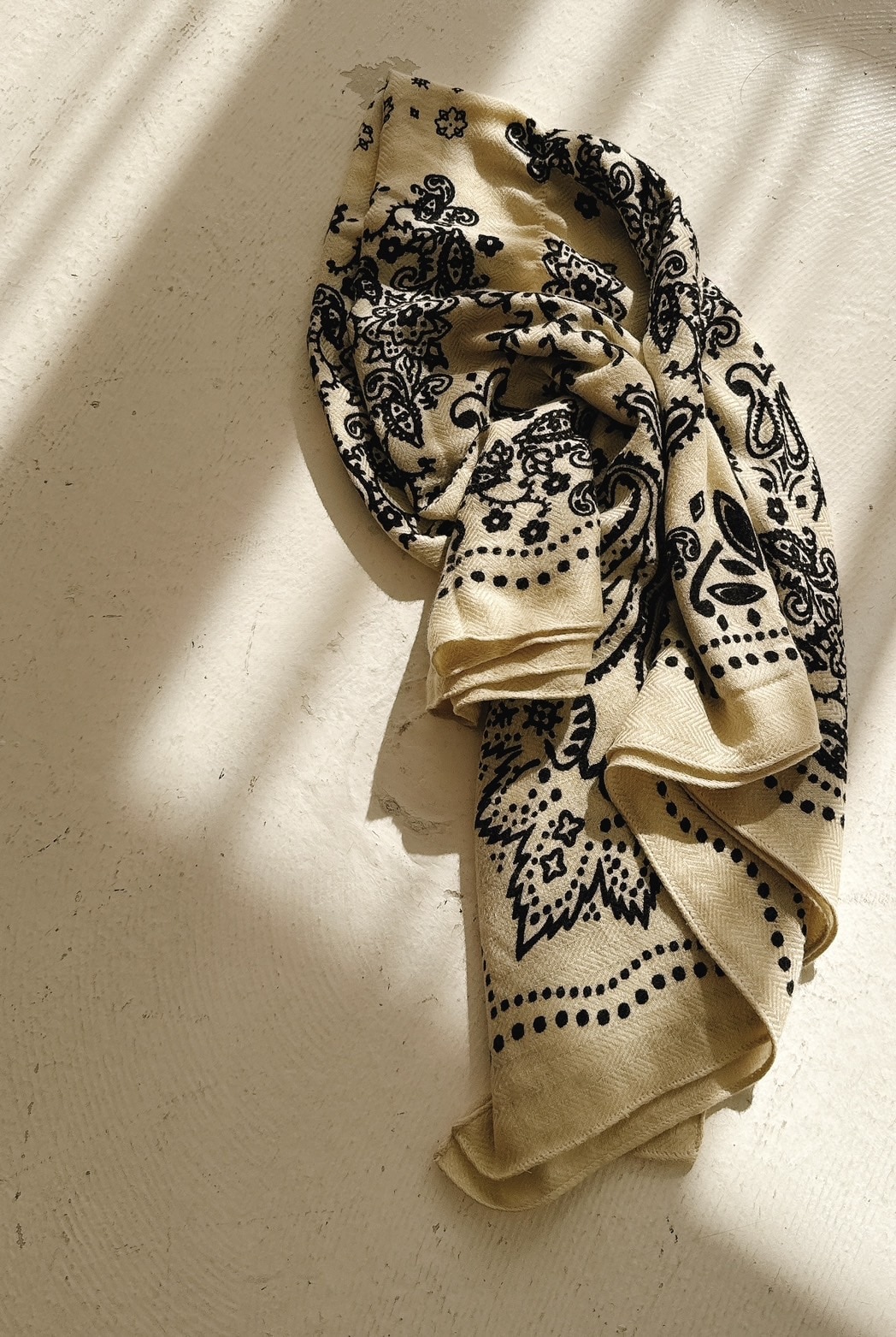 manipuri(マニプリ）】のウールシルクストール／スタイリスト徳永千夏