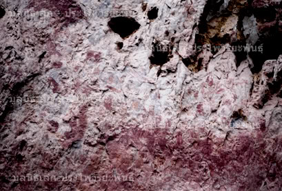 ภาพเขียนบนเพิงผาเหนือหลุมฝังศพและความหมายที่ส่งผ่านวัตถุทาง