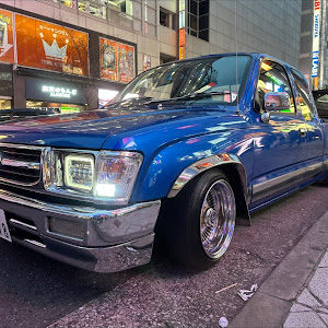 ハイラックススポーツピックアップのハイラックス・ローダウン