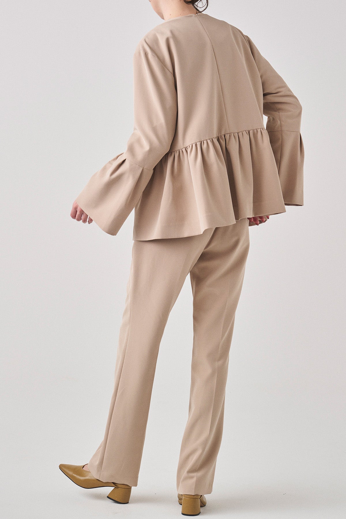 フレアカフスペプラムジャケット – LiSA LiSA ONLINE SHOP