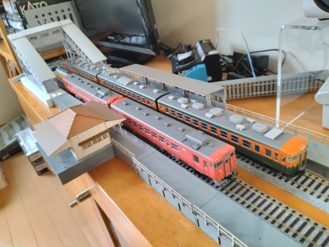 16番(HOゲージ)対向式ホーム 延長跨線橋部自作 : クローゼットの中の