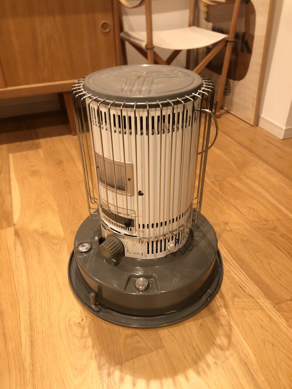 購入した石油ストーブ。 : テントの中のネコ