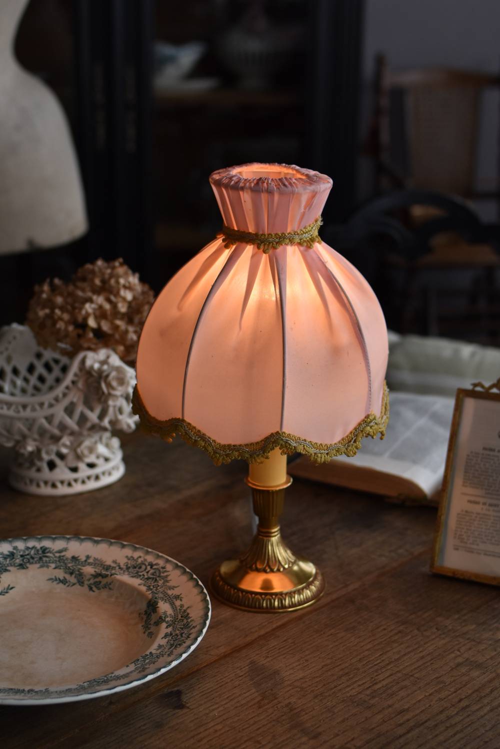 フリルガラスランプシェード（ピンクレッドフリル）とフレンチ