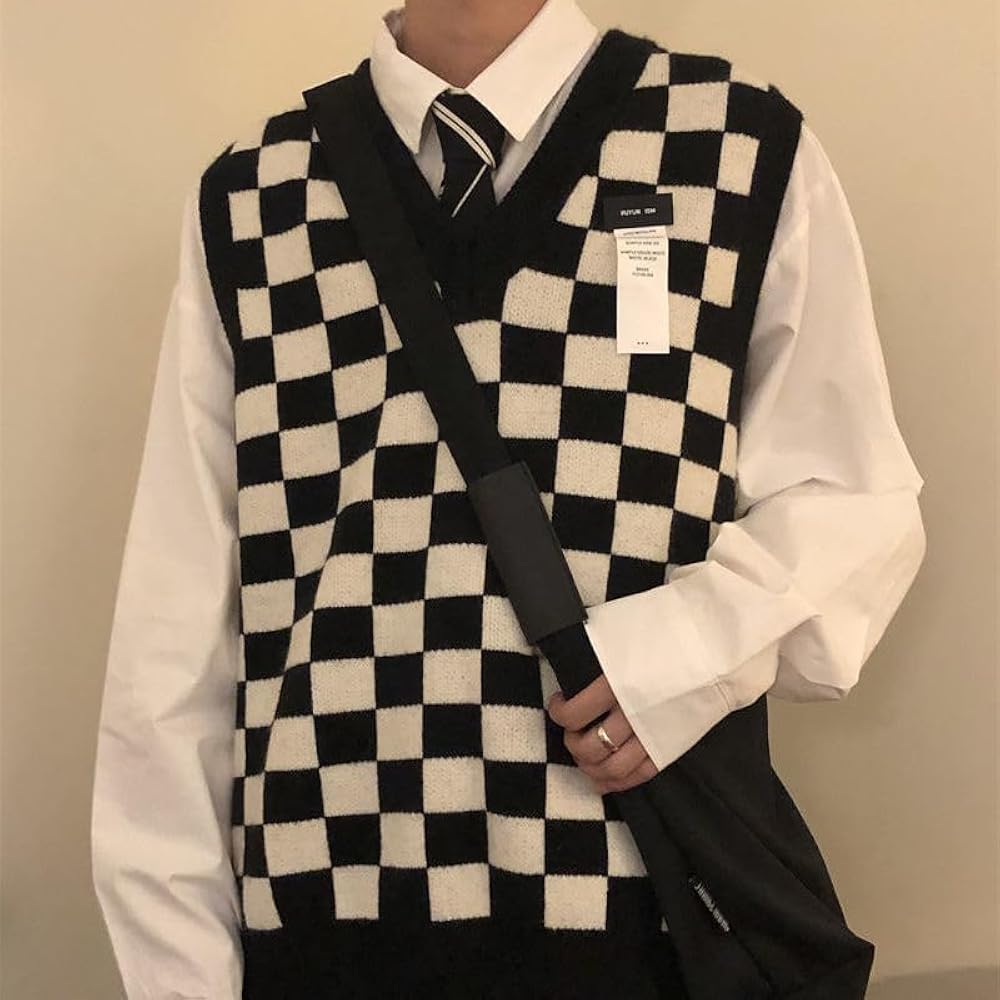 USTZFTBCL Autumn Checkerboard Pattern Men's Sweater Vest Retro V