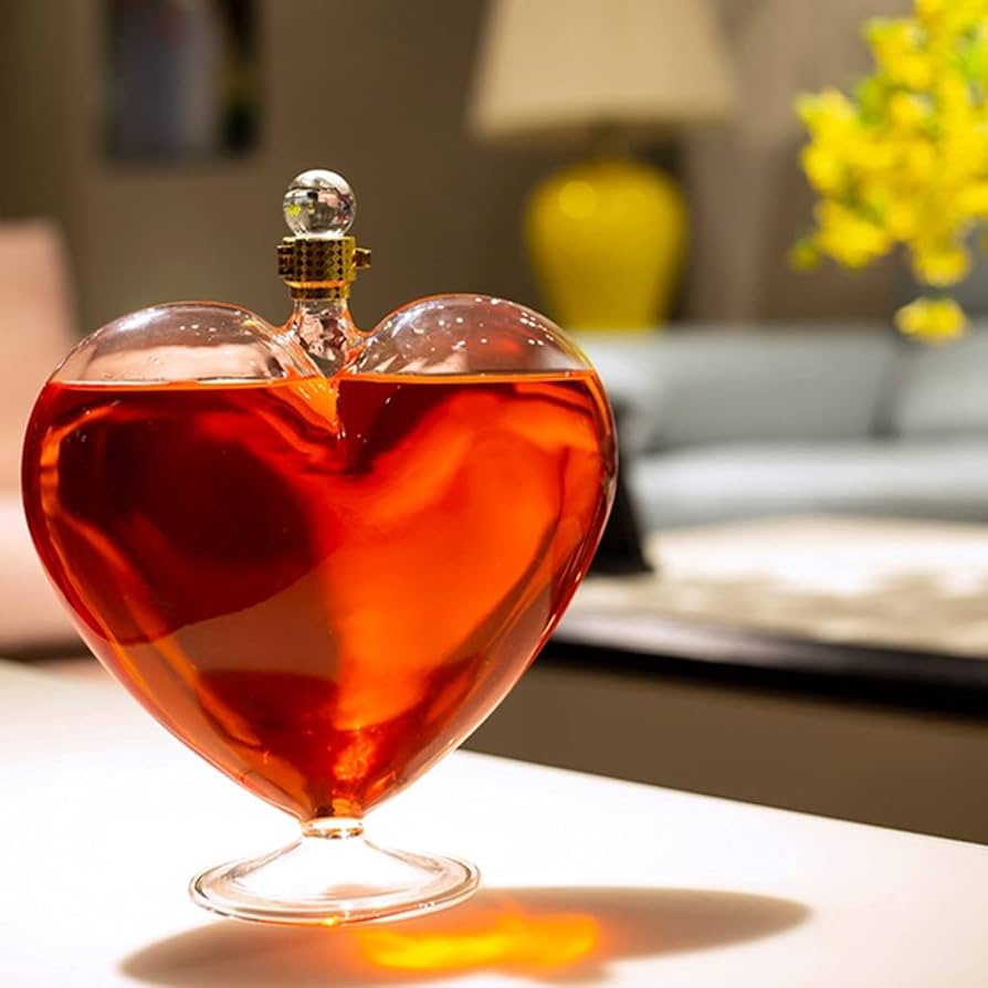 Amazon｜ワインデカンタ 形のデキャンタ ハート型の赤ワインボトル