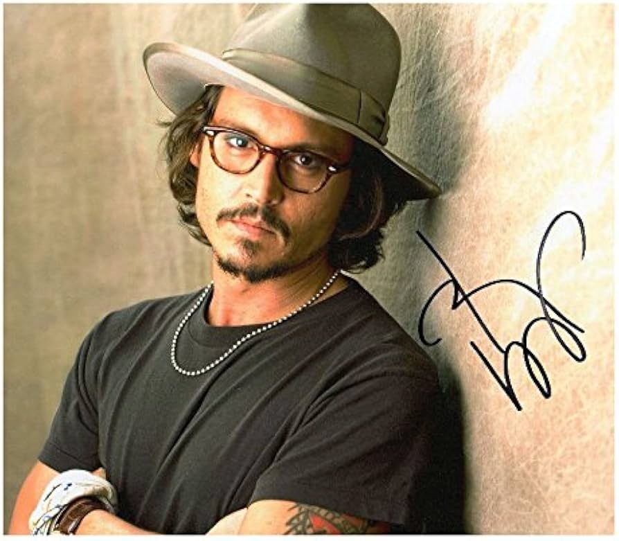 Amazon｜フォト ジョニー・デップ サイン入り サイン入り 8 x 10
