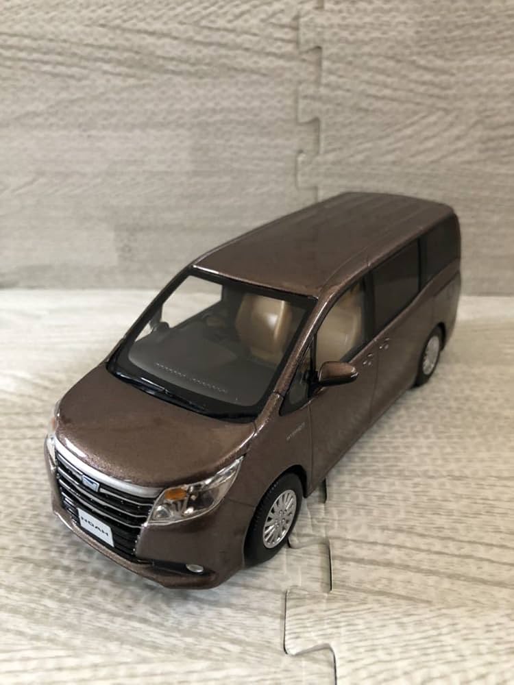 Amazon | 1/30 トヨタ ノア ハイブリッド NOAH 前期 カラーサンプル