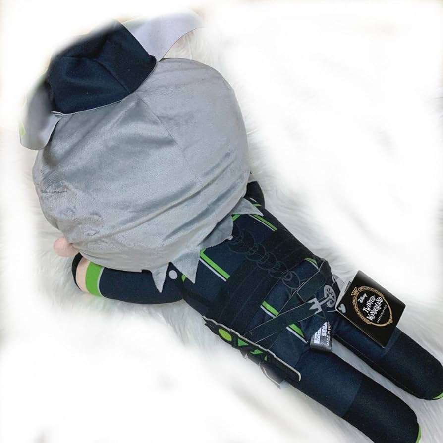 Amazon.co.jp: タグ付き ツイステ シルバー 寝そべり ぬいぐるみ メガ