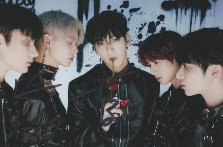 Amazon.co.jp: TXT（TOMORROW X TOGETHER） 全員直筆 サイン写真