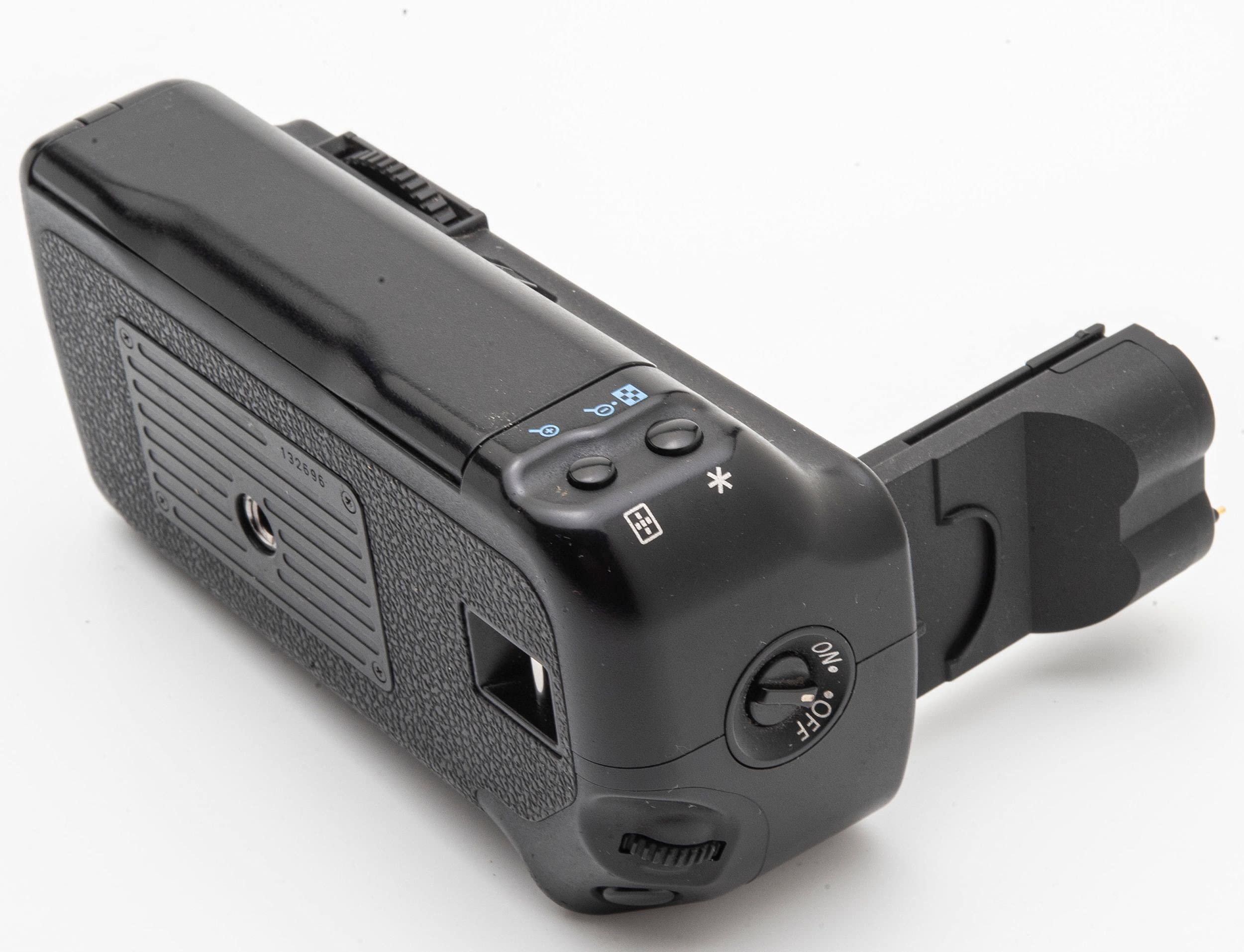 Amazon.com : Canon BGE2 Battery Grip for the EOS 20D and EOS 30D