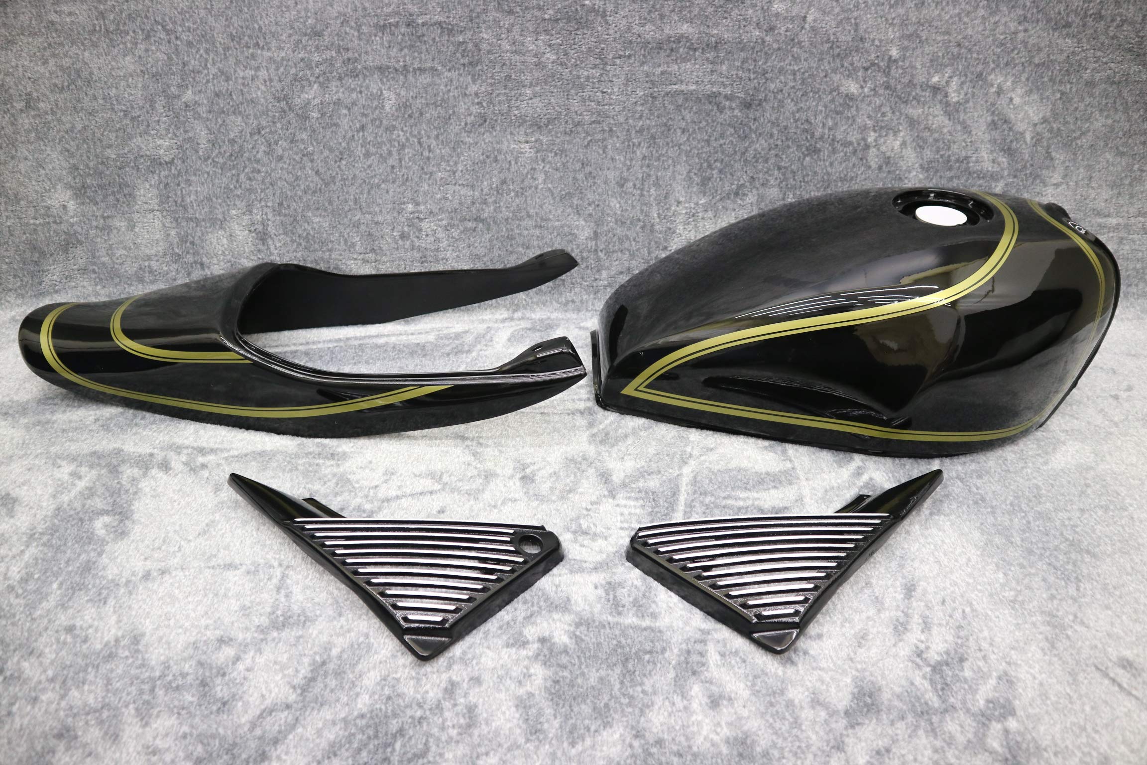 Amazon | ゼファーχ 外装セット 黒×金 タンク アルフィンカバー テール