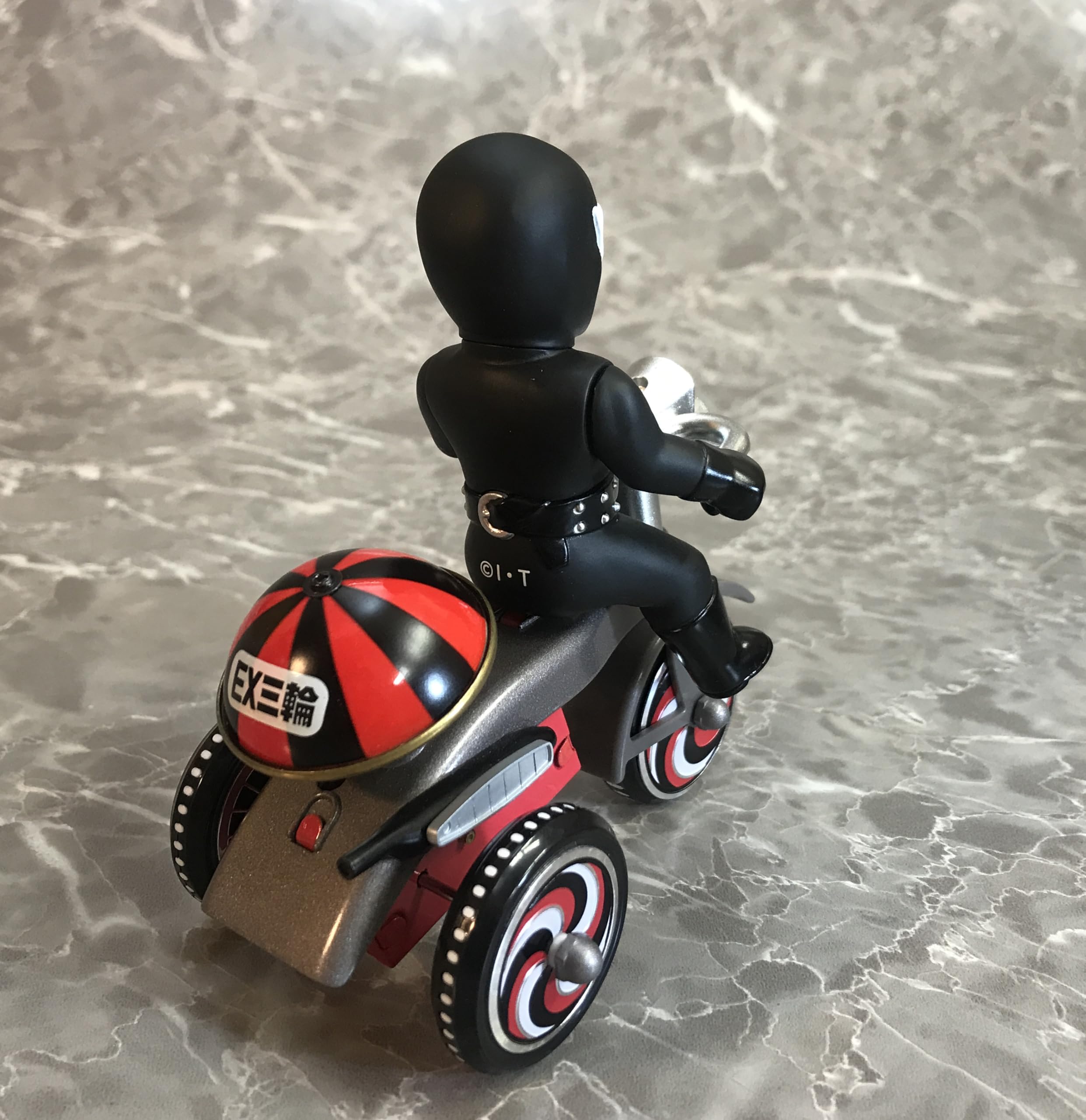 Amazon.co.jp: アート・ストーム EX三輪車 ショッカー骨戦闘員 Bタイプ