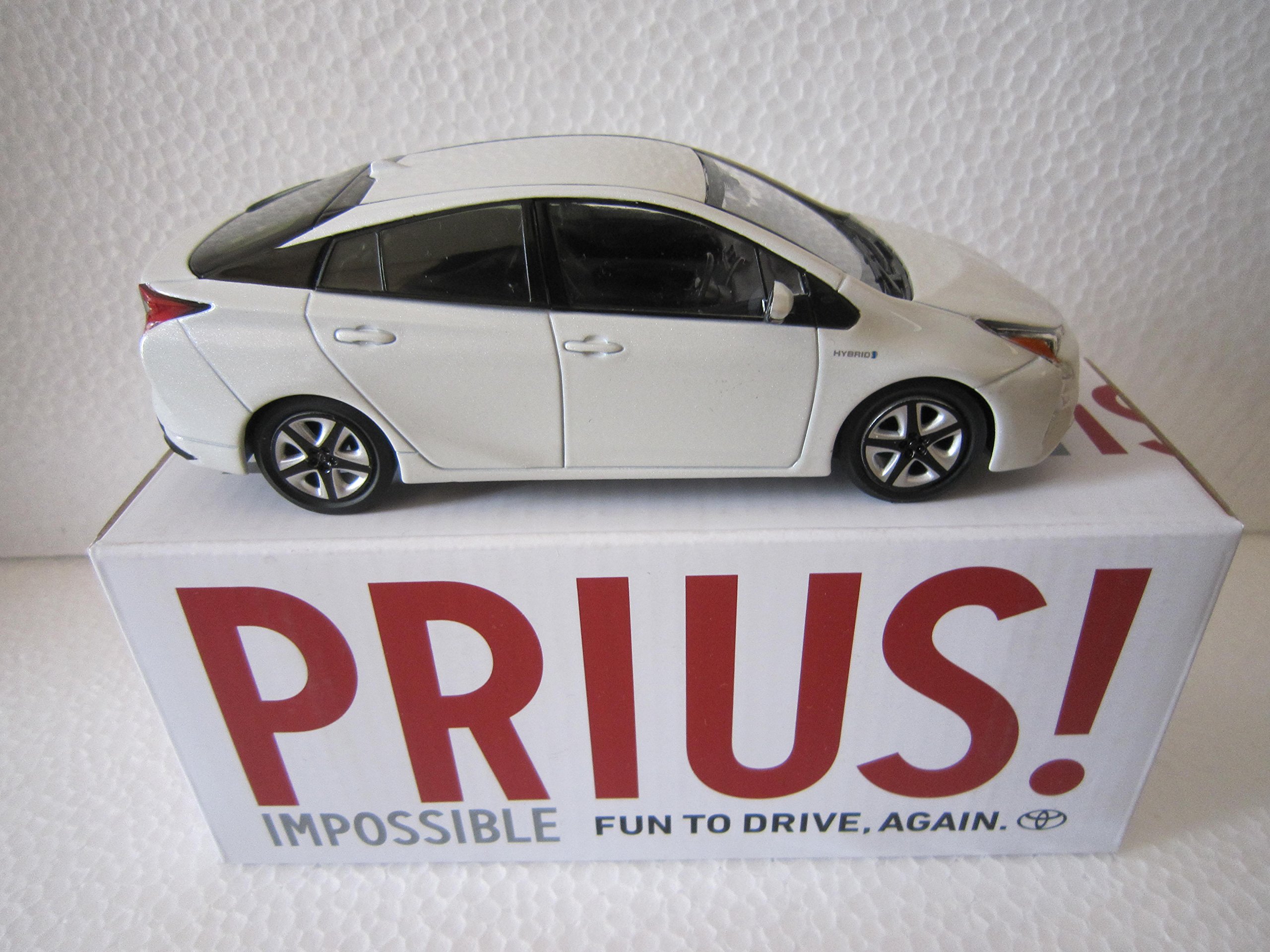 Amazon.co.jp: トヨタ 1/30 オフィシャルミニカー 新型プリウス カラー