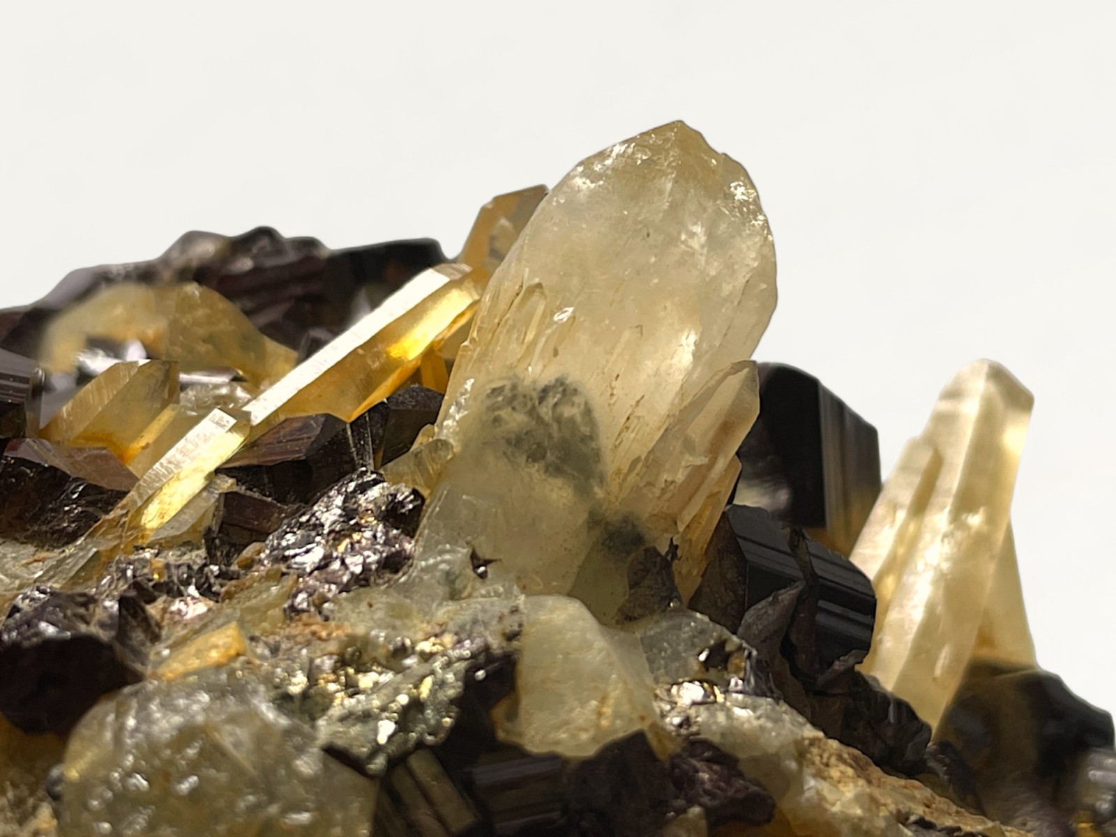 新産地レア! インドネシア産 パイライト/水晶クラスター