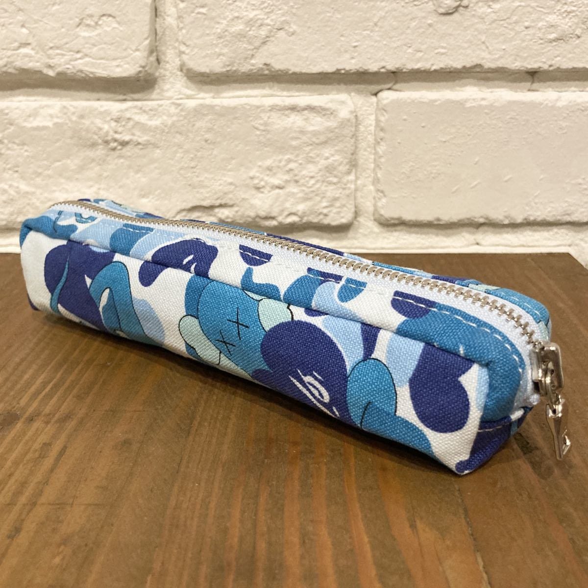☆新品☆ KAWS × BAPE bendy ABC camo blue ペンケース ポーチ a