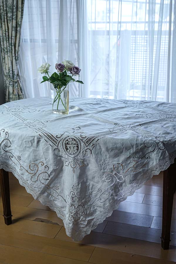 SALE】北欧ヴィンテージ丁寧なニードルワークが施されたテーブルクロス