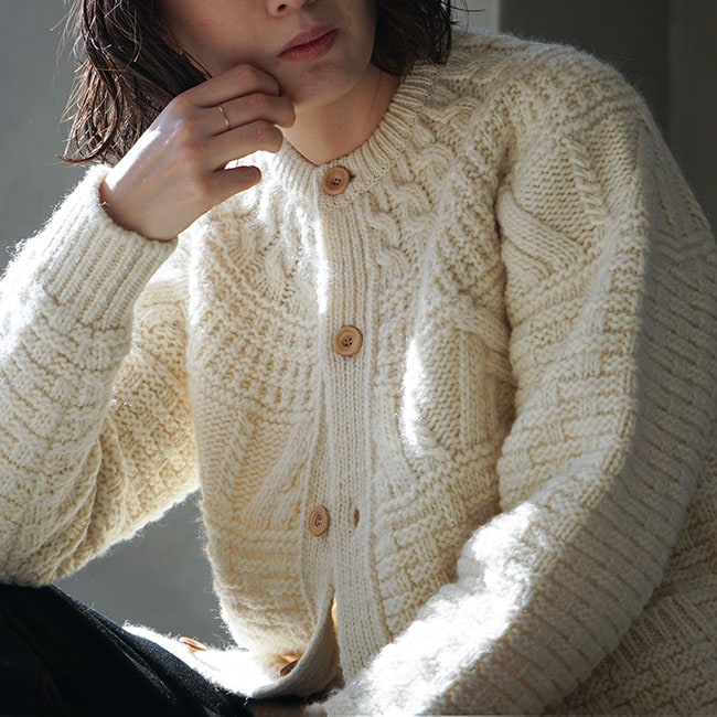 bn-22fm-057） / BATONER(バトナー) / SPREAD ARAN CREW NECK CARDIGAN