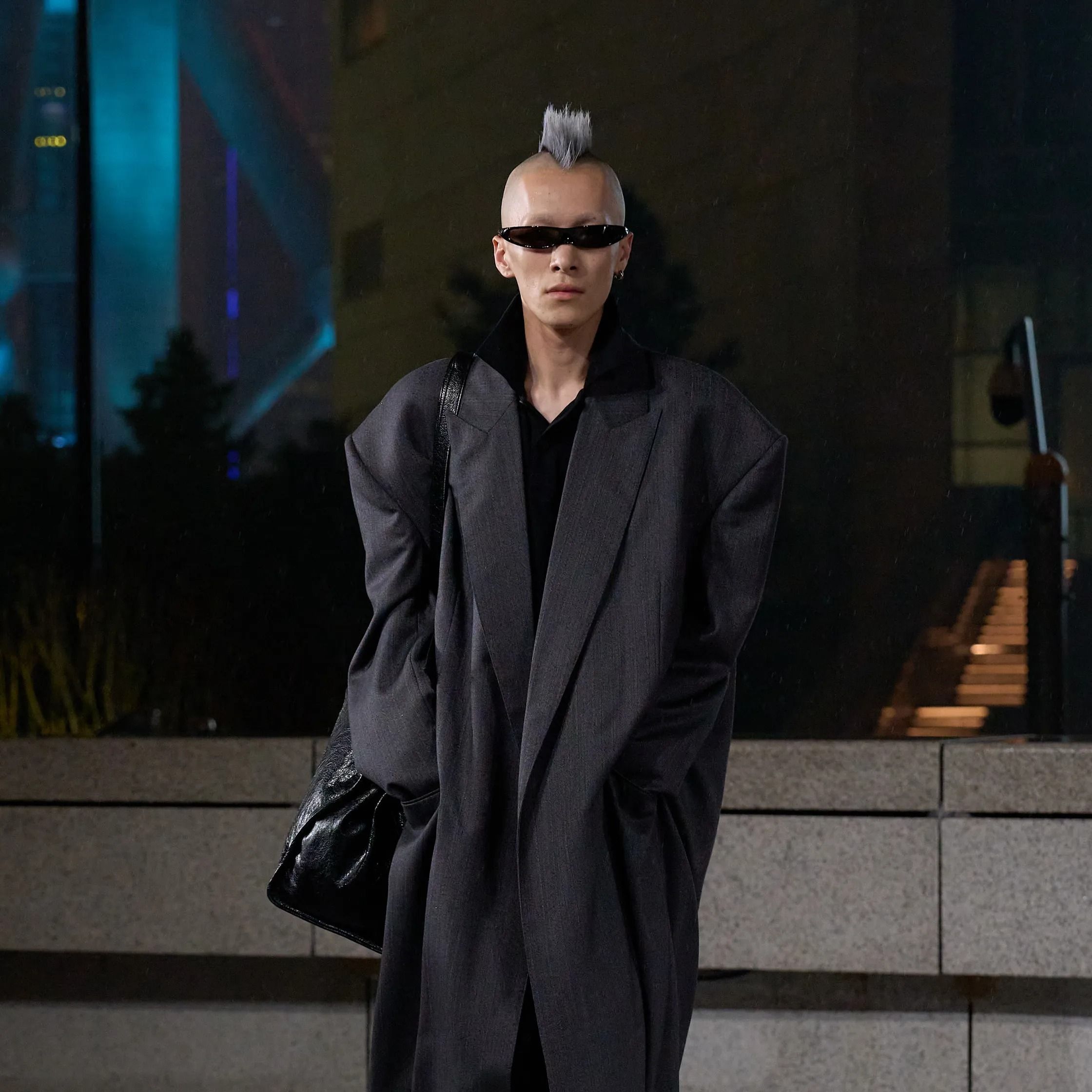 バレンシアガに染まる上海の情景。異なる美学の新たなバランスを求めて