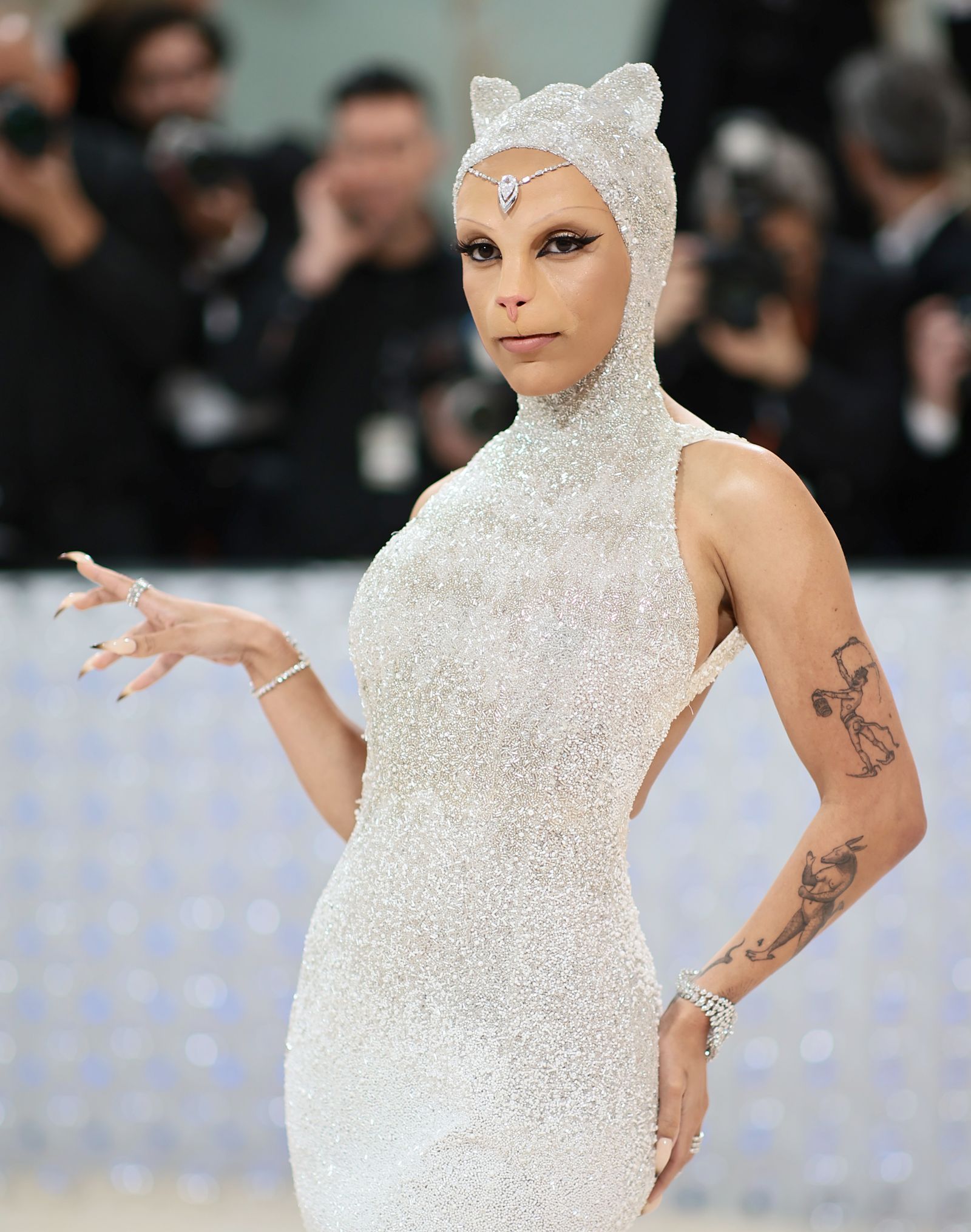 メットガラにおける歴代の衝撃的なアイコニックルックを振り返る