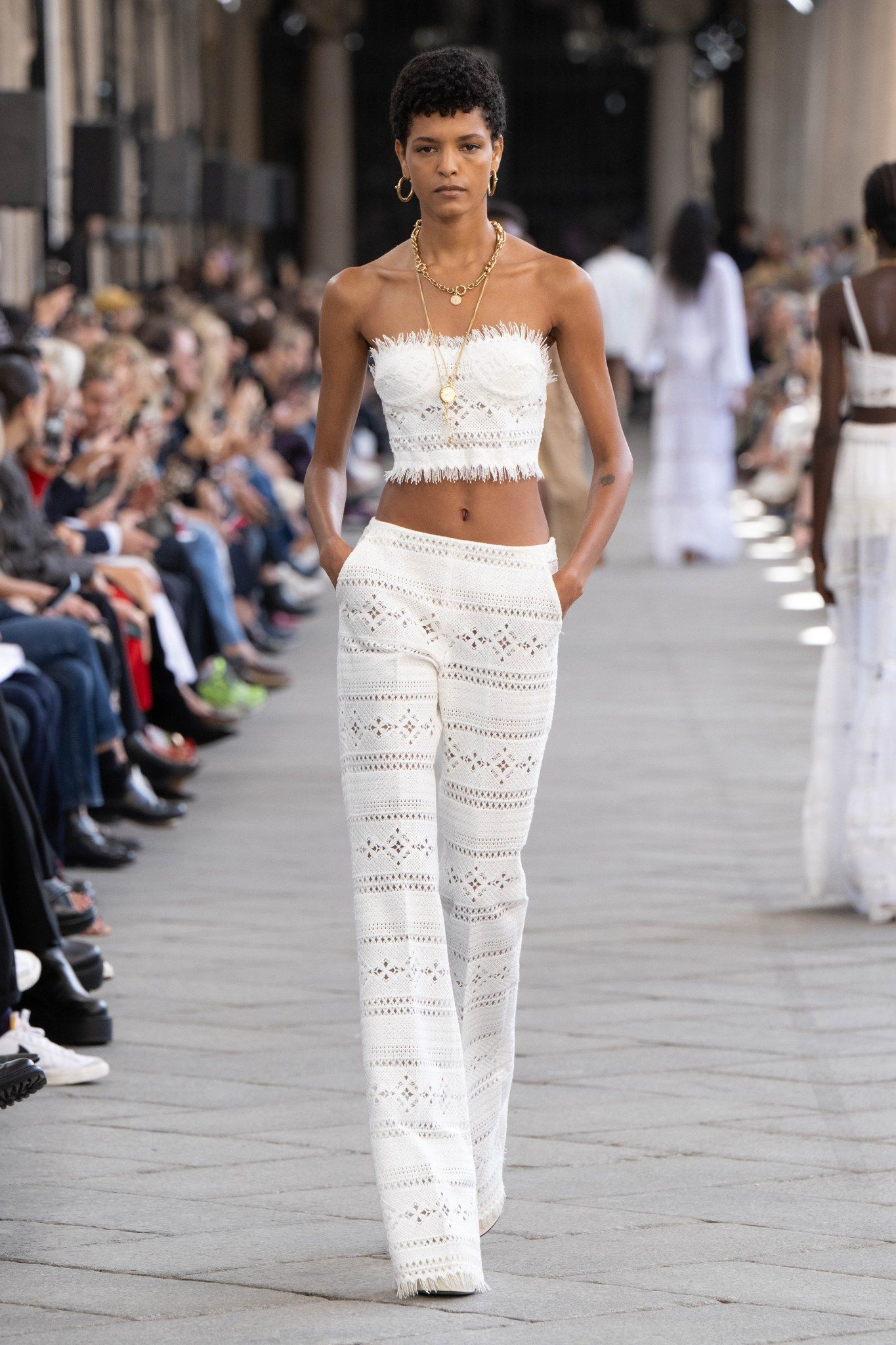 ルック】「エルマンノ シェルヴィーノ」2024年春夏コレクション - WWDJAPAN