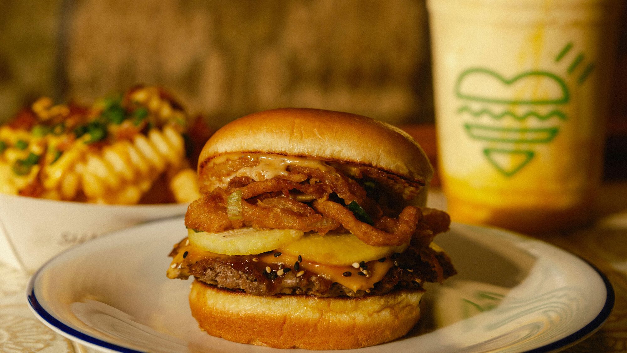 シェイク シャックがヒューマン メイドとのコラボメニューを発売