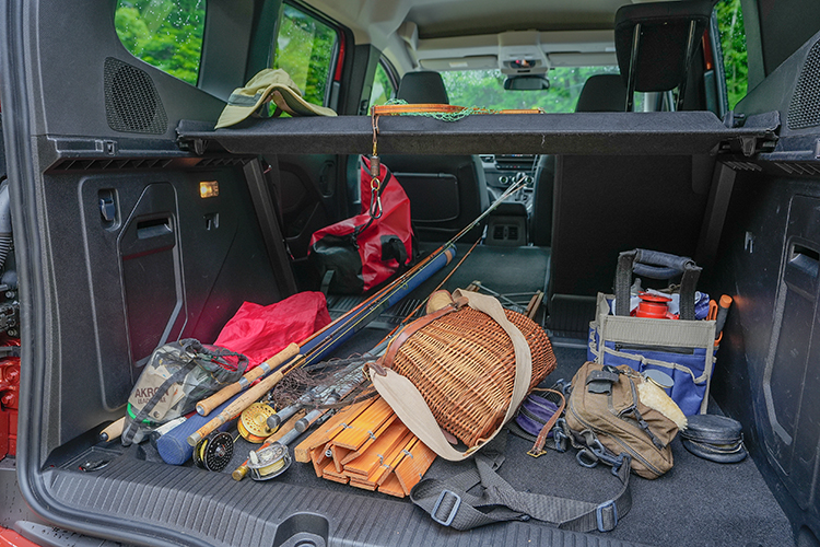 お気に入りのギアを全部持って夏の魚釣りへ！ その相棒はフランスの