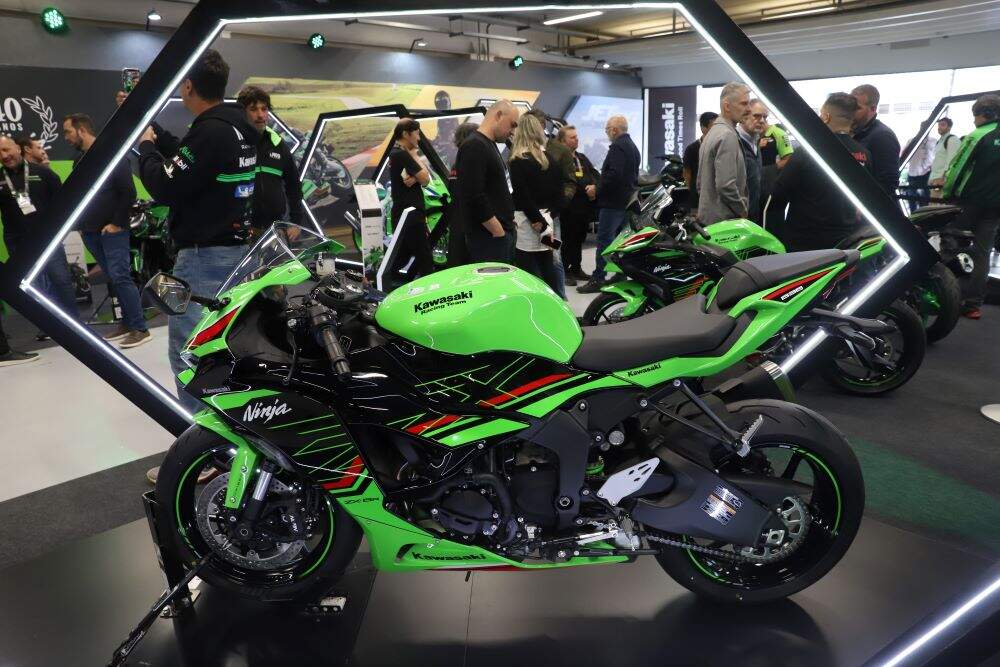Kawasaki Ninja ZX-6R 2025 estreia no Brasil por R$ 77.190