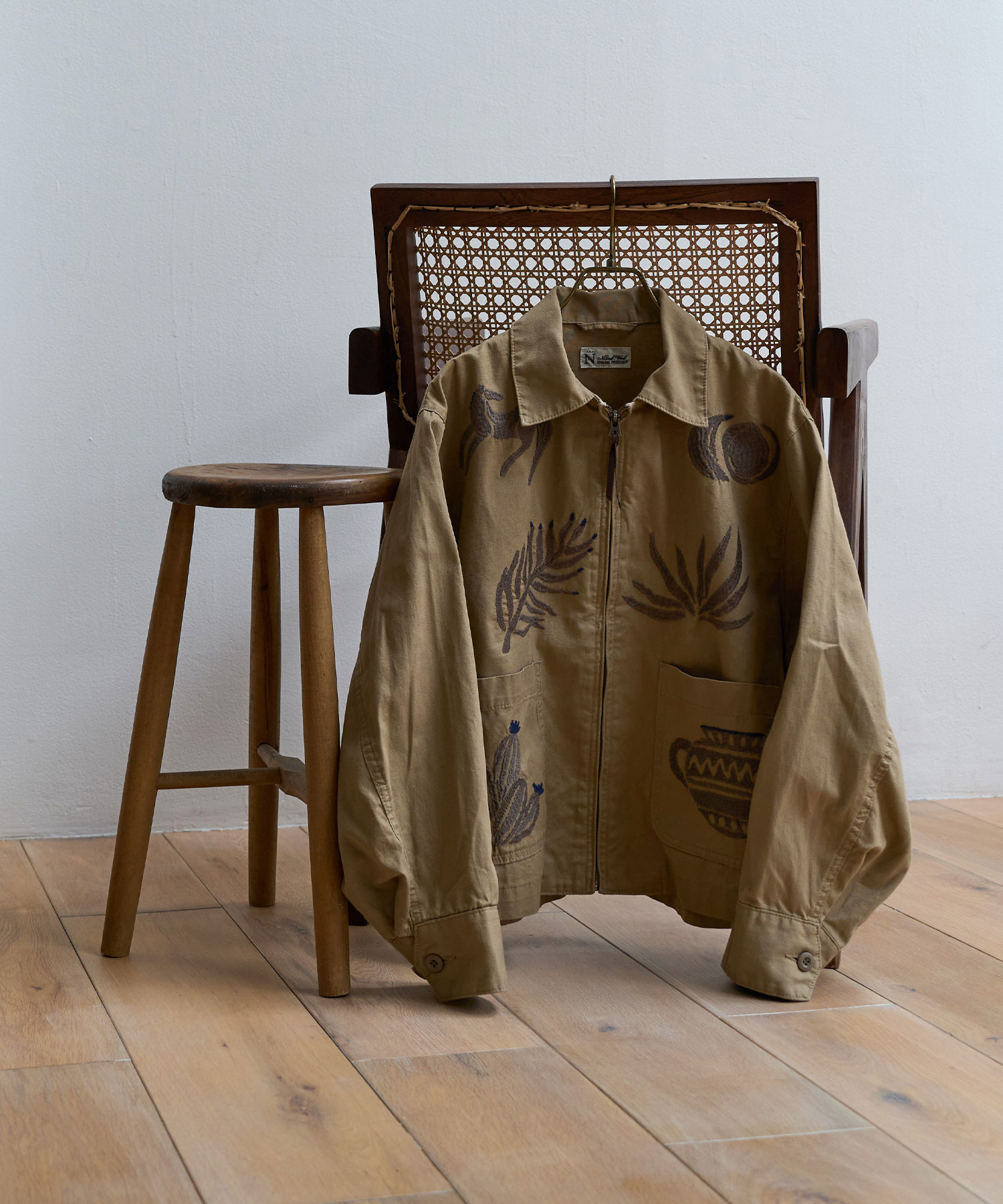 J2188 エンブロイダリーブルゾン(F ペールカーキ): アウター - RNA