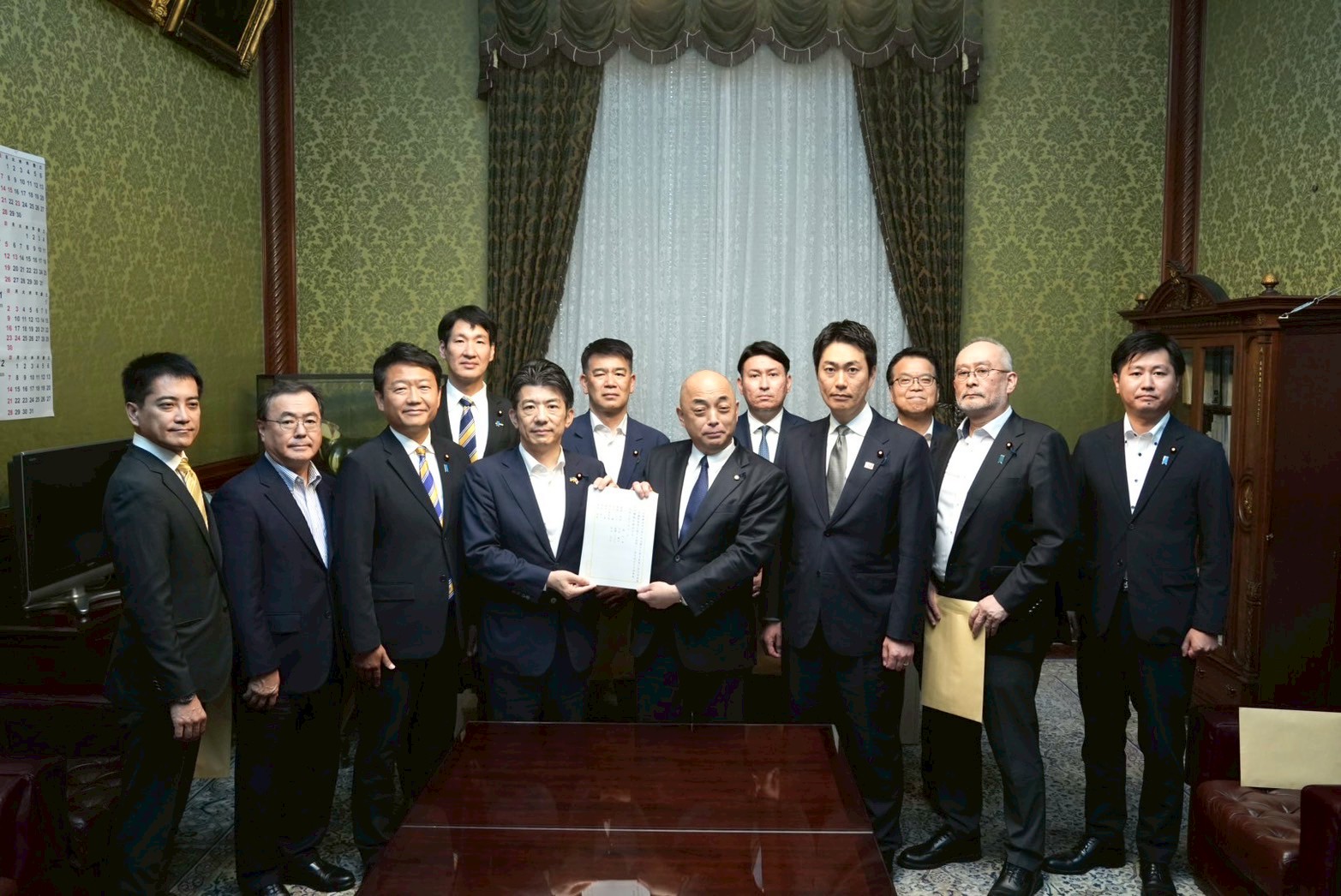 法案提出】議員立法「シン・ガソリン暫定税率廃止法案」を提出 | 新