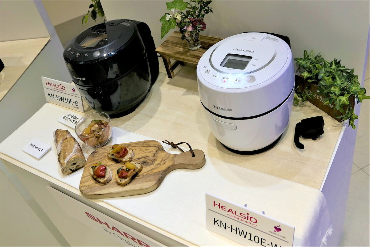 1人2人の少量も美味しく、ホットクックの小型サイズは2段調理もでき