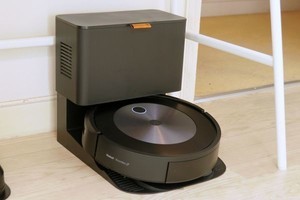 ルンバ j7+」は日本の住宅に向くロボット掃除機 | マイナビニュース