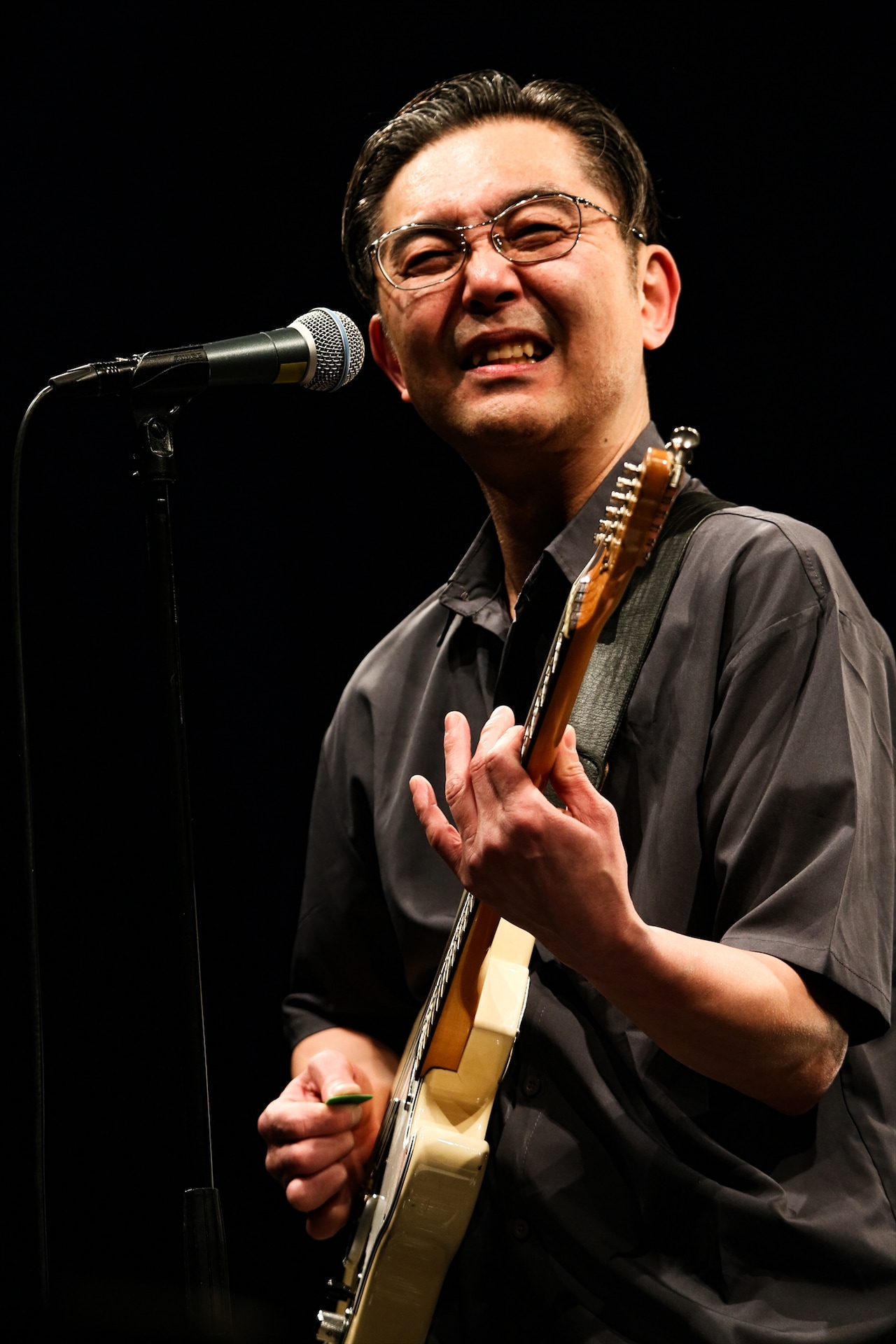 向井秀徳が“首振りダンス”連発！ZAZEN BOYSの鉄壁アンサンブルにTDC