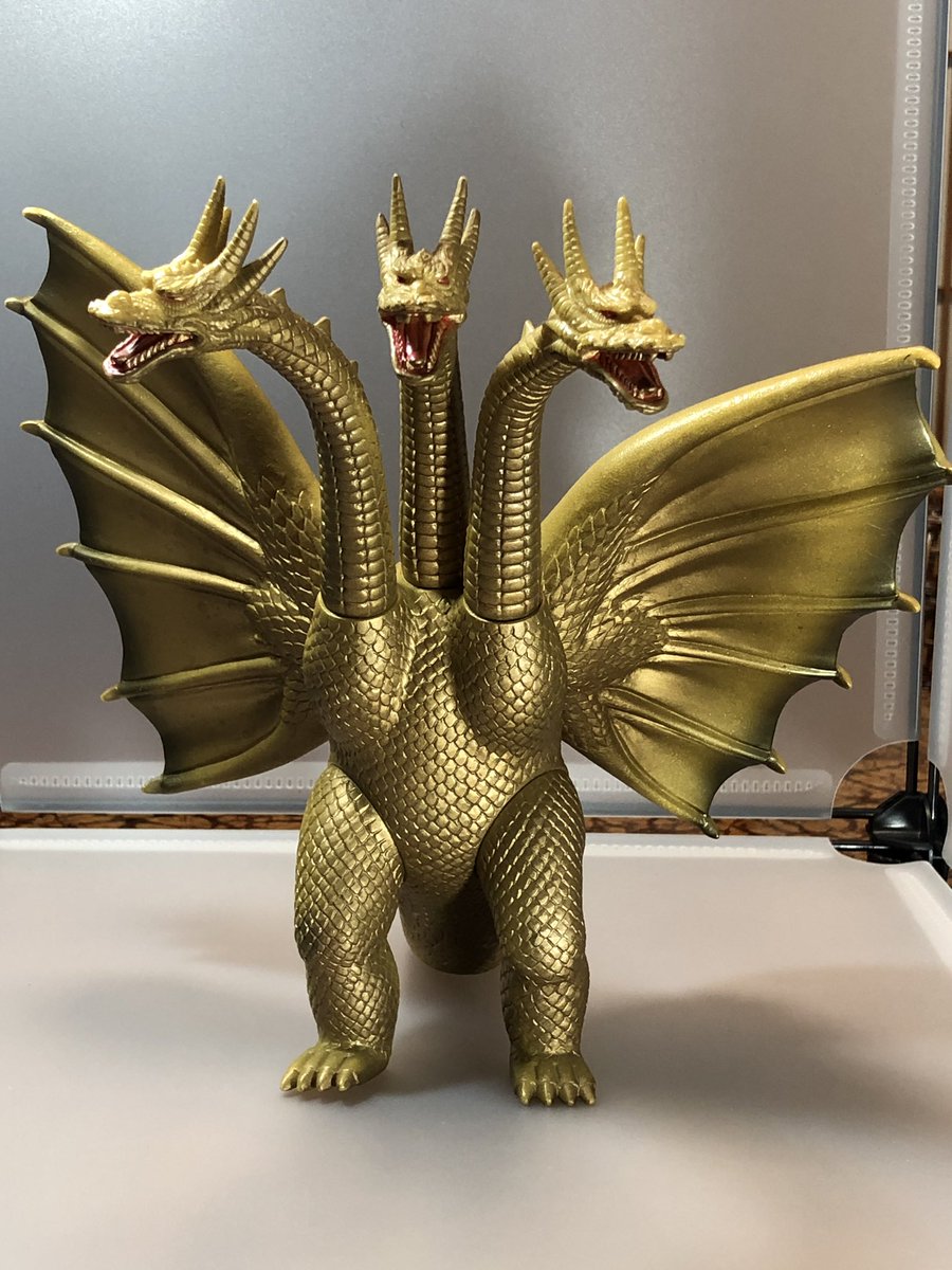 珍しいソフビをご紹介…バンダイの1991年製キングギドラなんですが…塗装