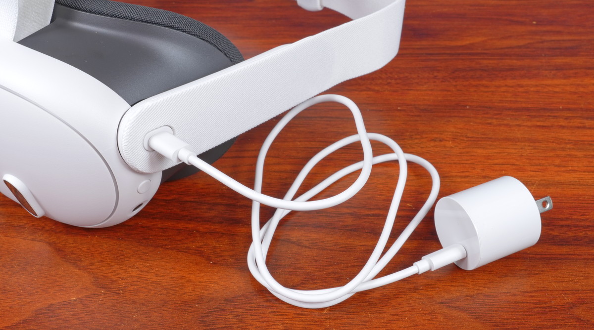 Meta Quest 3 (メタ クエスト 3)のVR HMD本体を充電するのに必要なAC