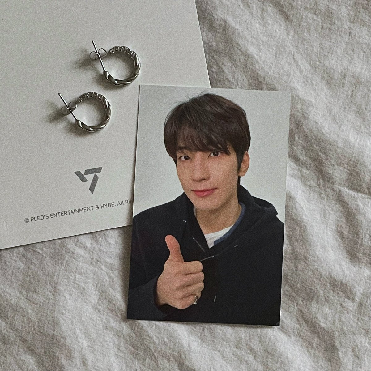 wonwoo's earrings and photocard for seventeen's 8th anniversary