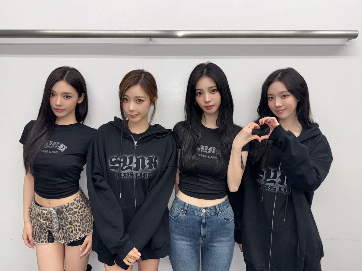 aespaジップアップパーカー（クロップド） aespa グッズ ジップアップ