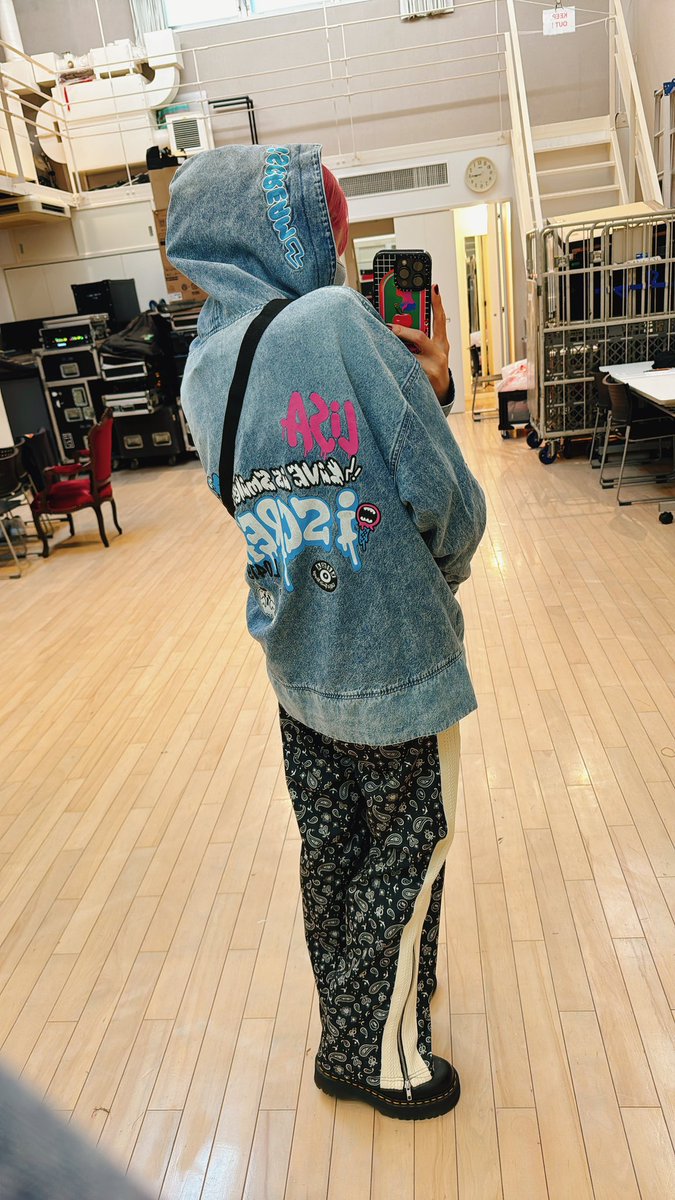 LiSAアイスクリーム グッズ🍨 デニムパーカーは、本物のデニムなの