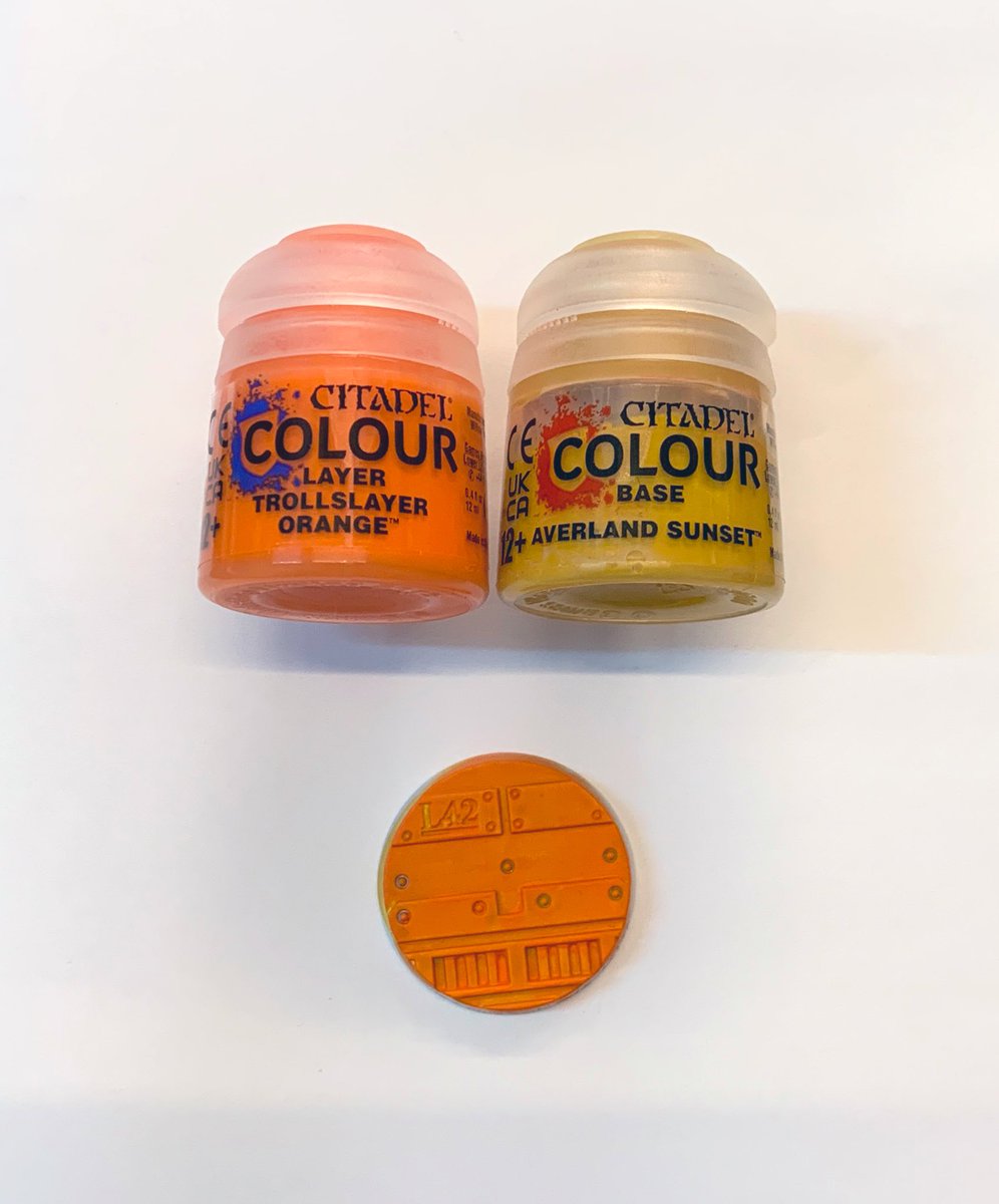シタデルカラーのオレンジ表現。 白立ち上げで、ベースにアヴァー