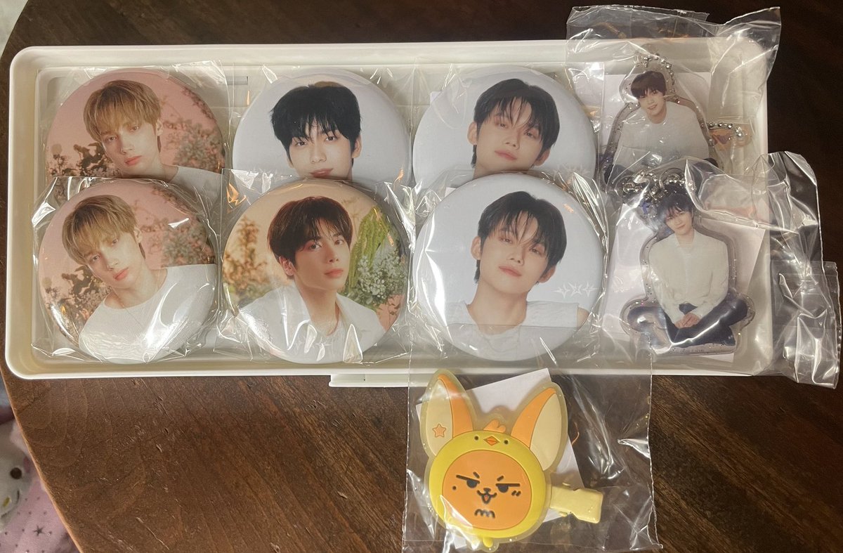 TXT 交換 ACT:TOMORROW POPUP カプセルトイ ガチャ 缶バッジ 缶バッチ