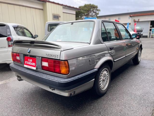 BMW 3シリーズ 325i E30／4ドア／左ハンドル／社外CD／PW
