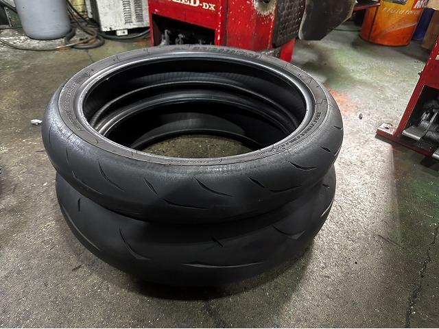 滋賀オートライフハノ カワサキ「ZX-25R」の持込タイヤ交換(前後