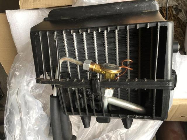 エアコンガス漏れはエバポレーターから。現物修理で何とか対応できまし