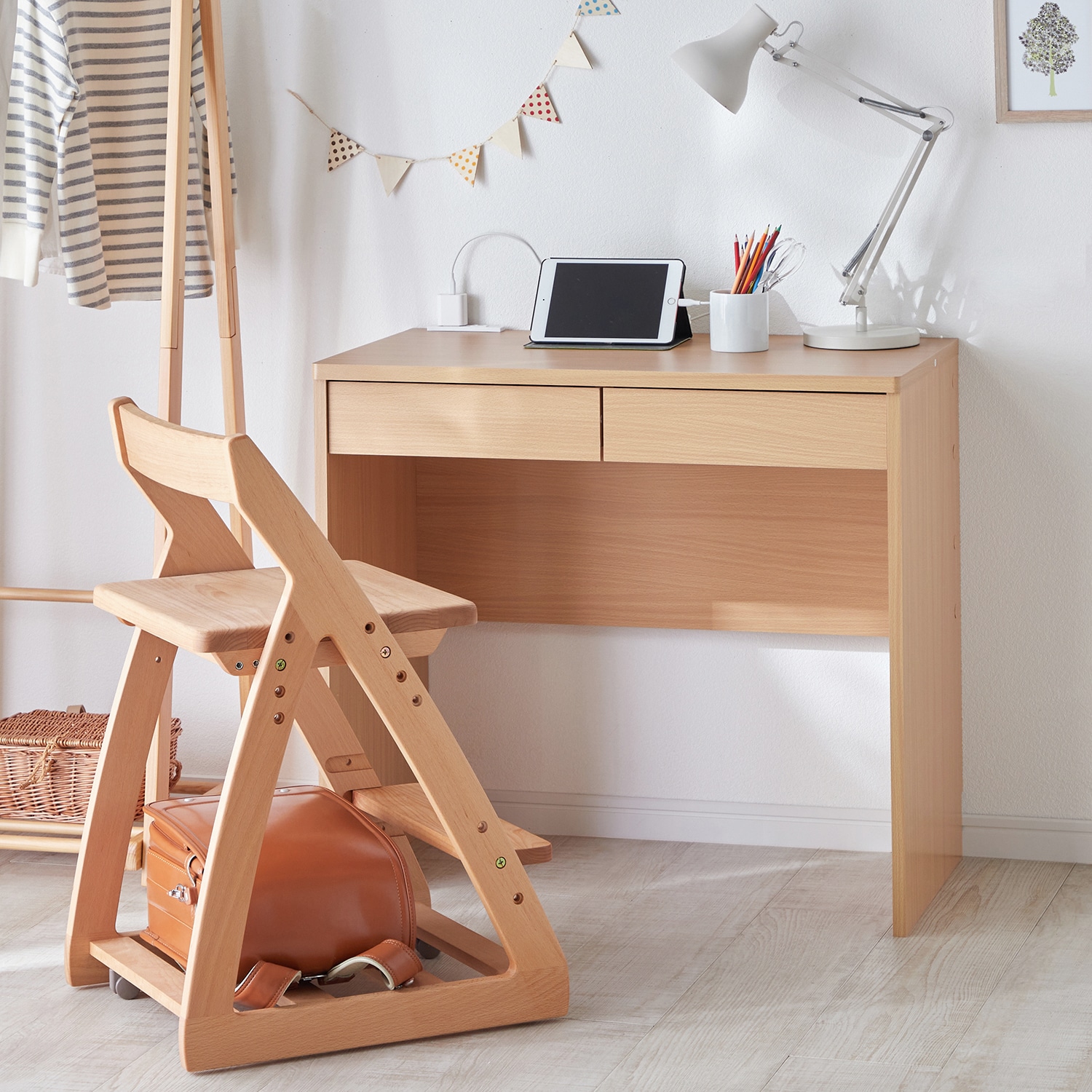 コンセント付きシンプルデスク（学習机/学習デスク）｜通販の