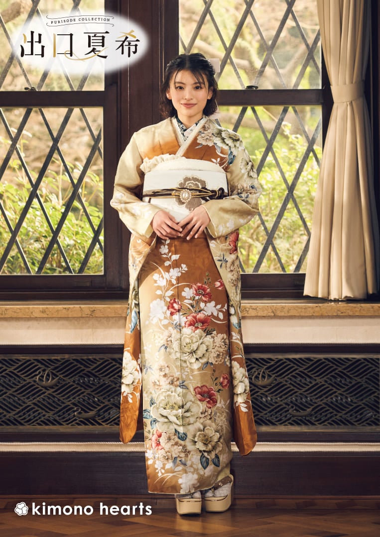 出口夏希｜落ち着いたオレンジ色に洋花が描かれた成人式の振袖