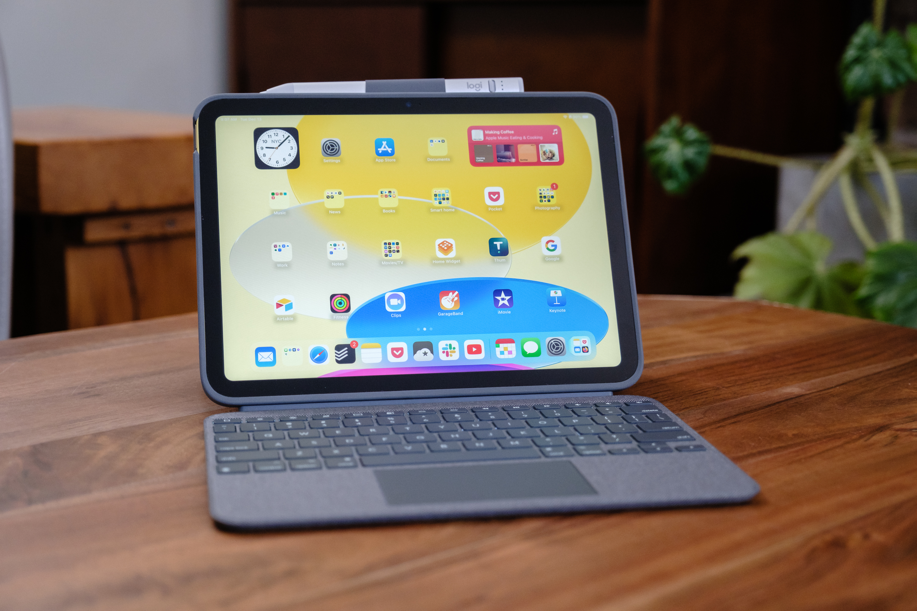 Logitech Combo Touch and Crayon for Apple iPad (10th gen) review