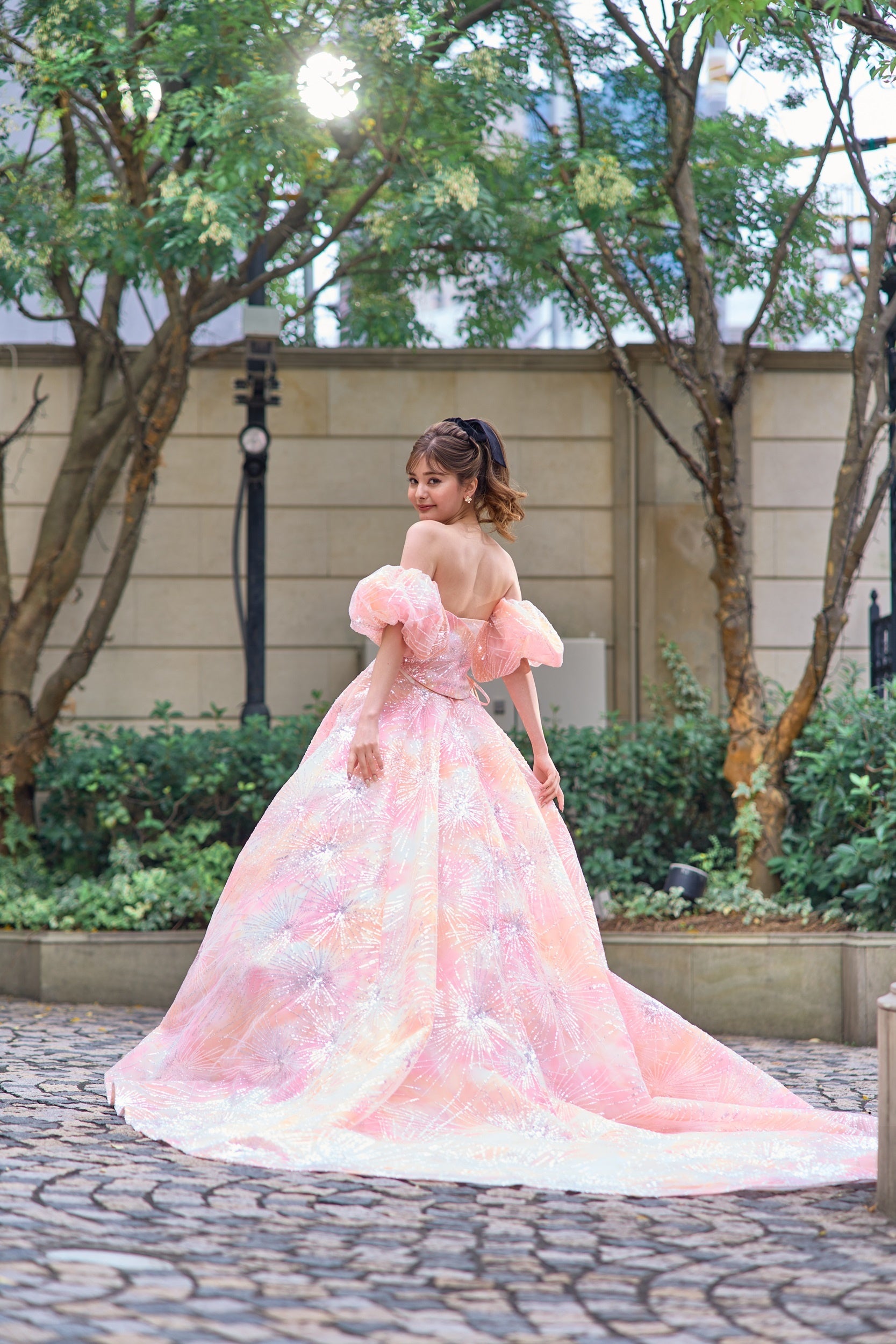 ザ・ハニー」のドレスとコラボティアラとのコーディネートが叶う試着会