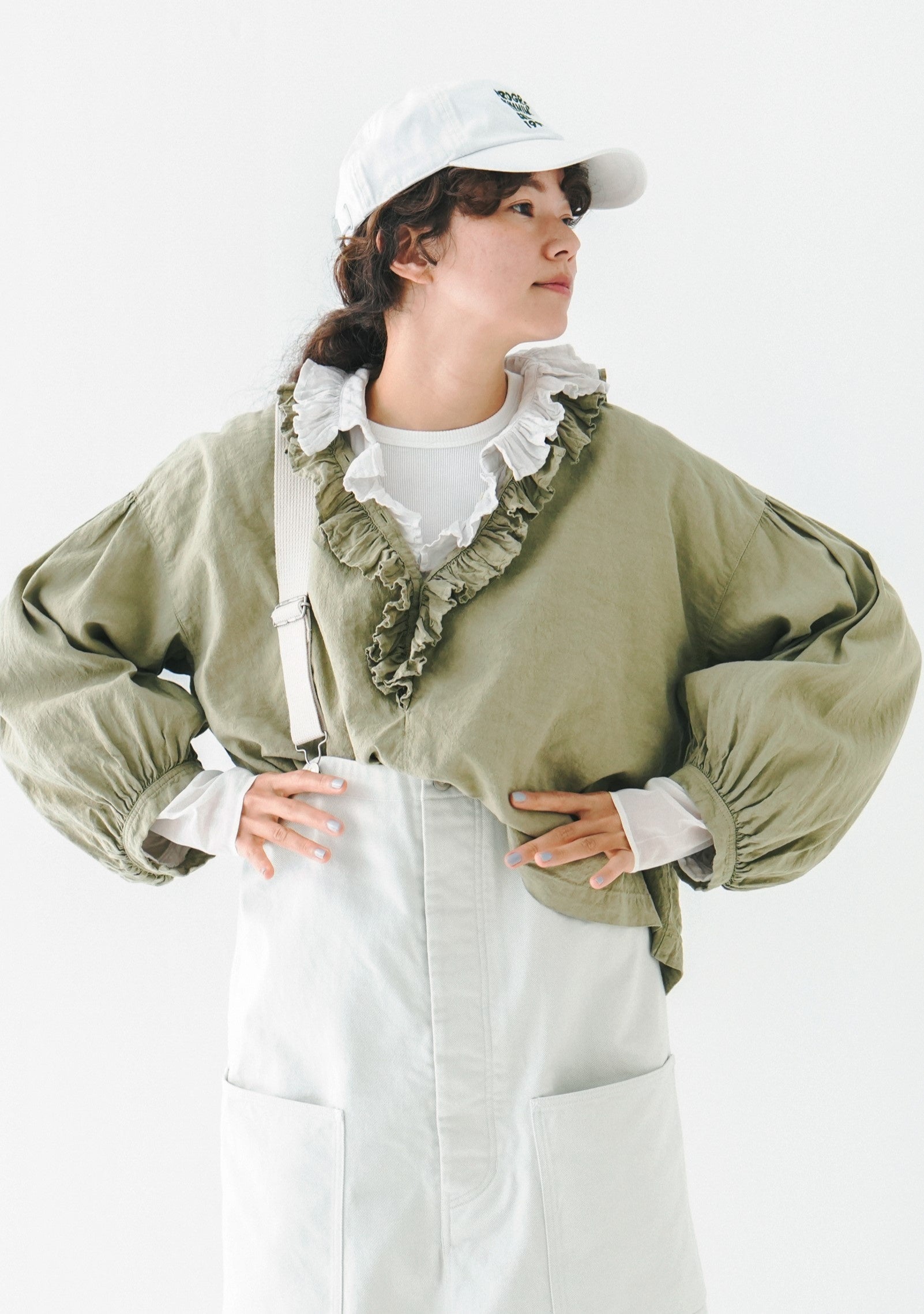 nest Robe】新しい年に向けて、心弾むカラーのブラウスがラインナップ